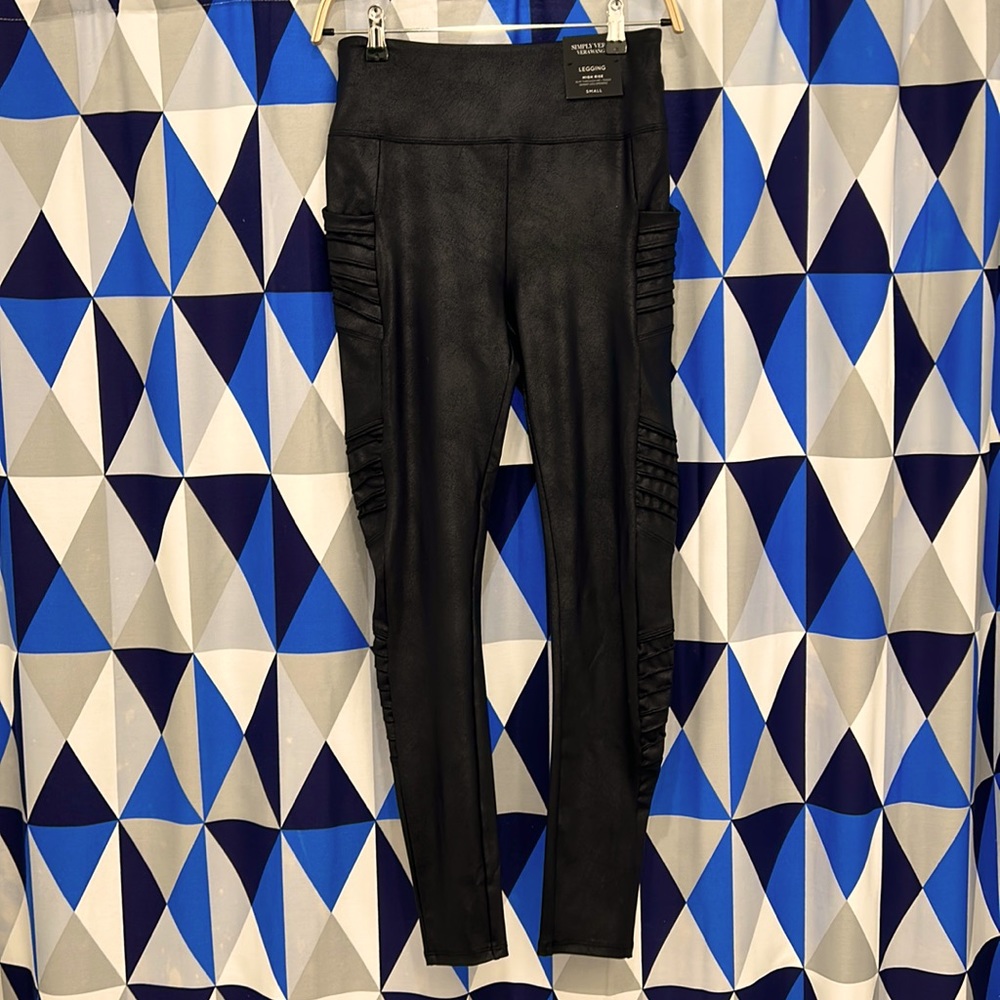 NWT simply Vera leggings